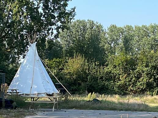 buiten met tipi 111796533018